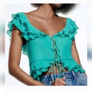 2/ $10. Nwt, gorgeous women's ruffled cropped blouse
